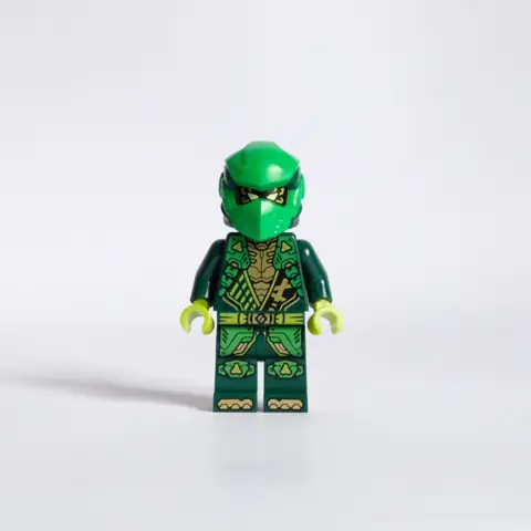 Lloyd - Dragons Rising (njo0928)